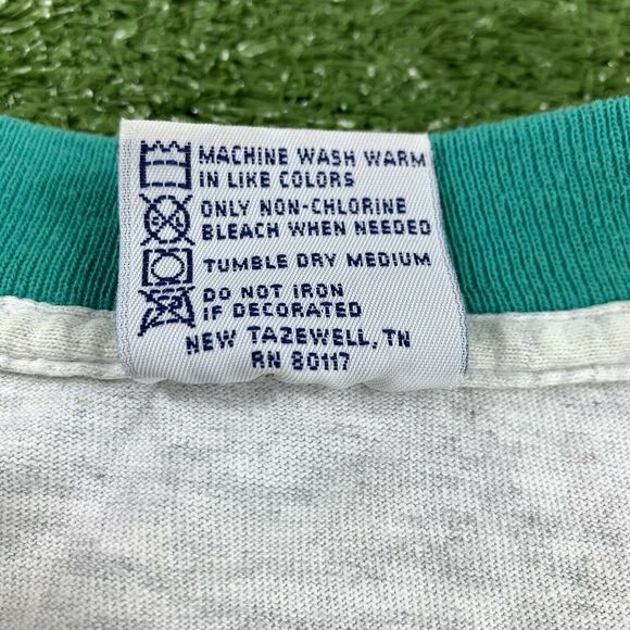 Vintage 90's Macaw Helicopters Saipan USA T-Shirt - Picture 6 of 10